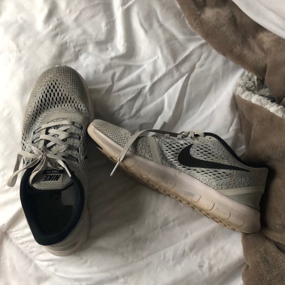 Nike free run size 8 gray and white - Picture 1 of 1